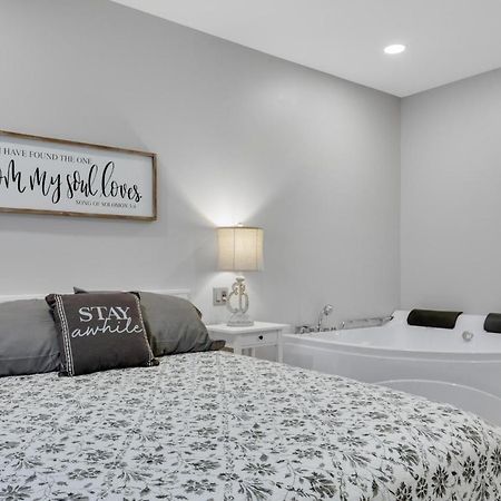 Barnwood Suite - Main Street Lodge In Берлин Экстерьер фото