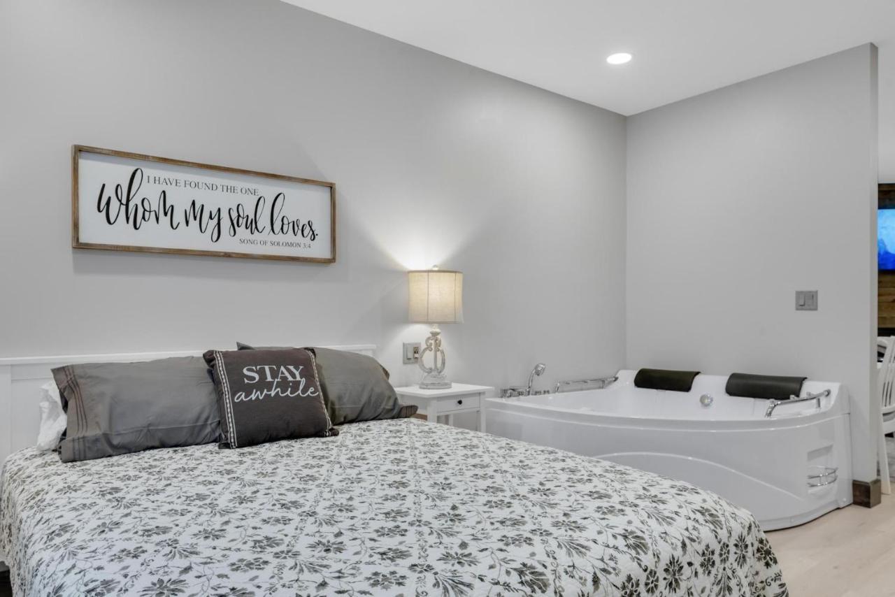 Barnwood Suite - Main Street Lodge In Берлин Экстерьер фото