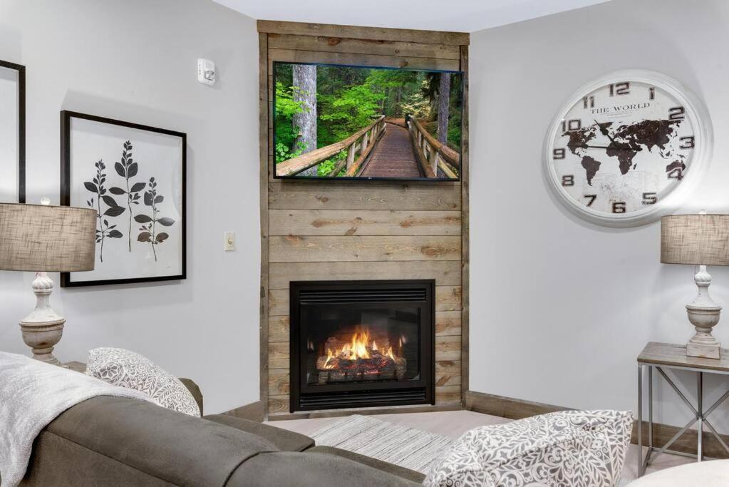 Barnwood Suite - Main Street Lodge In Берлин Экстерьер фото